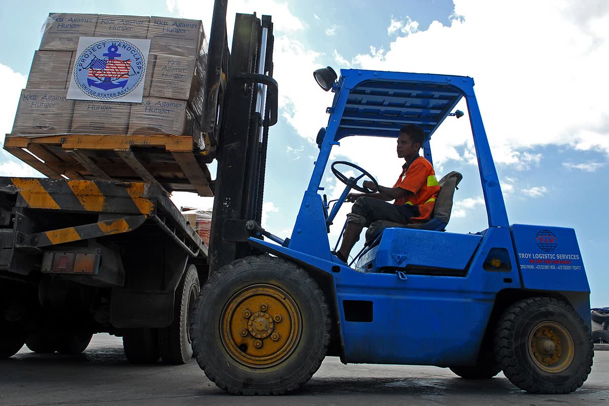 2001 Nichiyu Electric Reach Truck