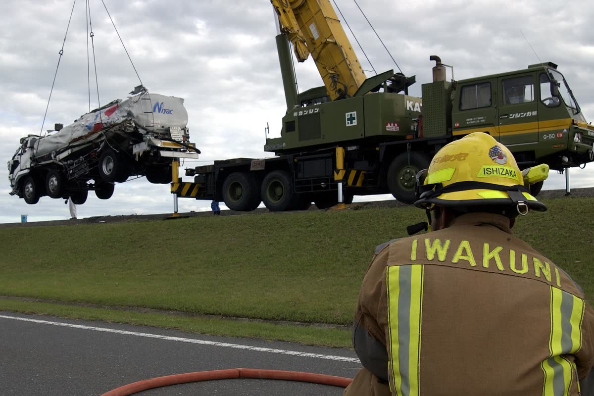 2001 Tadano Rough Terrain Crane image 2