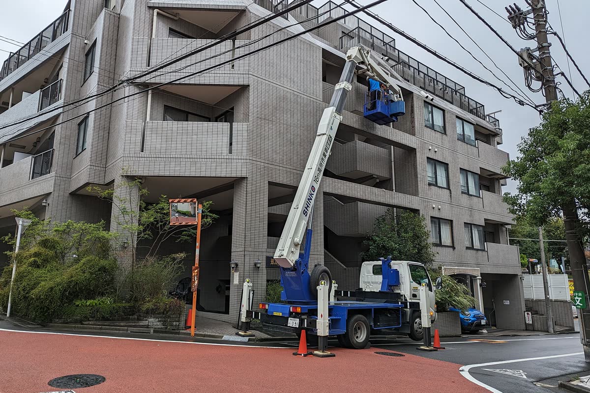 2001 Tadano Rough Terrain Crane image 3
