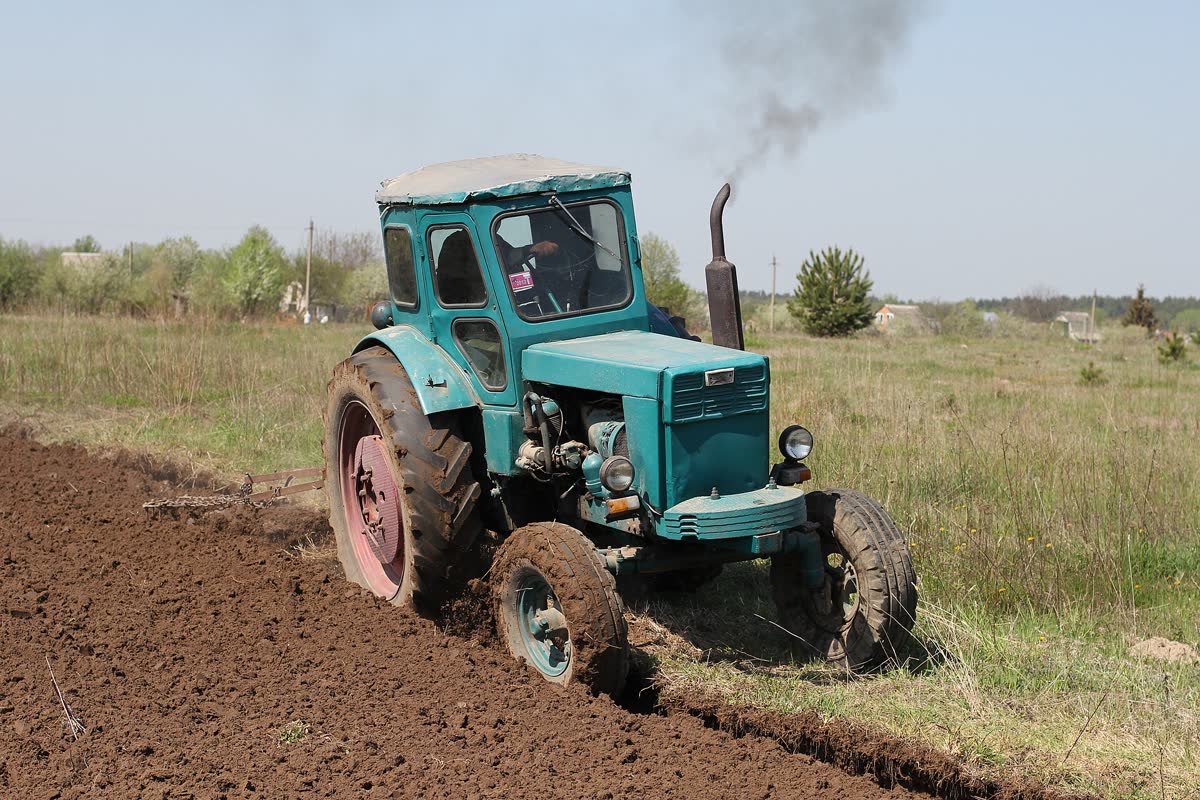 2002 Kubota GL Series Tractor image 3