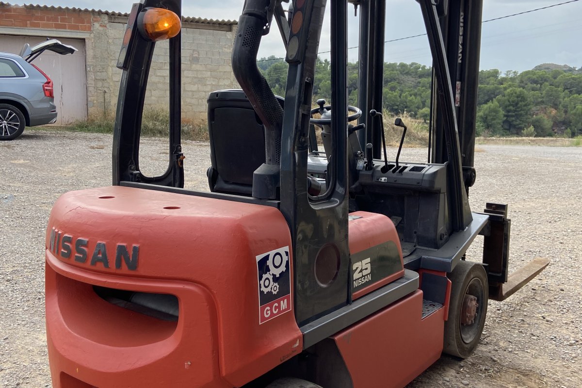 Representative photo of 2002 Nissan 2.0 Ton Forklift