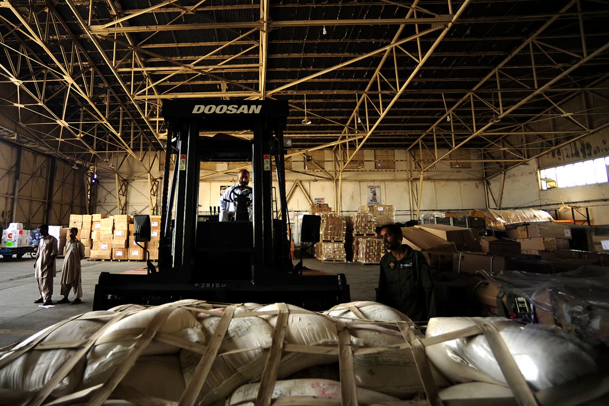 2002 Nissan 2.0 Ton Forklift image 2