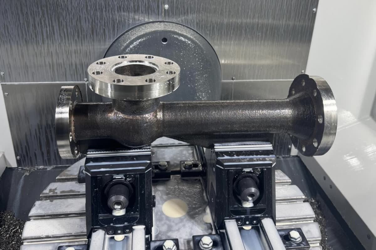 2005 Makino CNC Machining Center image 3